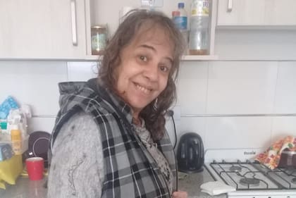 “Estábamos en plena pandemia, así que teníamos que transitar todo esto cumpliendo con la distancia, estando alejadas, con barbijo. Me acuerdo que cuando me puse a llorar, el oncólogo me dijo: ´A ponerle ganas y fuerza´. Yo miré a mi hija y le dije: ´No llores´. Pensé que no teníamos que llorar, sino actuar”.