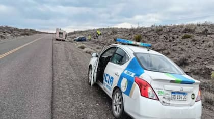 Estaban paseando como turistas por Río Negro cuando el auto volcó en una ruta: murieron dos padres y su hija.