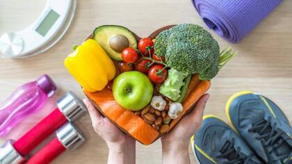 Establecer un balance entre la alimentación y la actividad física es indispensable para mantener un buen estado de salud (Foto: iStock)