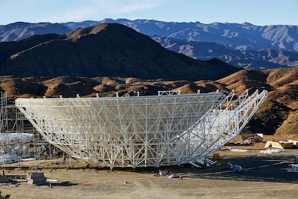 Estación Astronómica Cesco que depende de la Universidad de San Juan. Alli se hacen muchos trabajos con cooperación internacional y tiene un observatorio solar. Al lado de sus instalaciones se está instando el CAR, por China And Argentina Radiotelescope. Sin embargo desde la toma de poder del nuevo gobierno se paralizó la importación de instrumentos científicos. Marcelo Segura, ingeniero electrónico especializado en comunicaciones, dijo que sin los receptores la antena solo sirve para hacer un pollo al disco.
