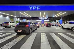Los aumentos golpearon el consumo de combustible en marzo y solo YPF aumentó sus ventas