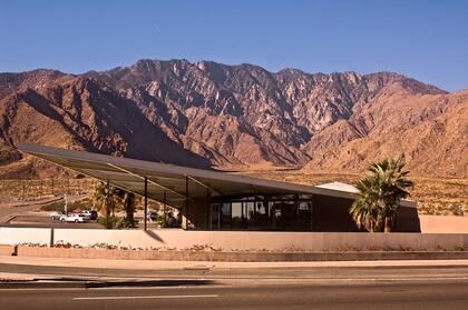 Estación de servicio ubicada en Palm Springs, Estados Unidos.