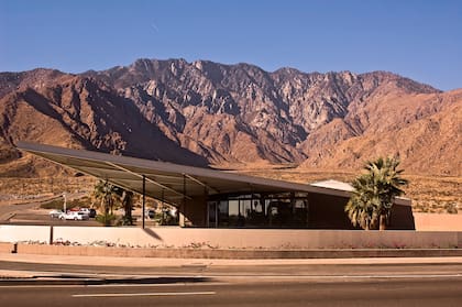 Estación de servicio ubicada en Palm Springs, Estados Unidos.