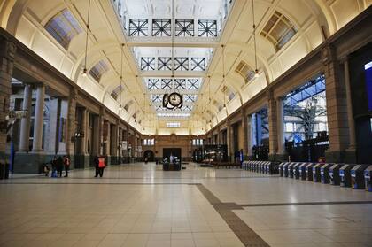 Por los cortes de luz: el tren Mitre no llega a Retiro porque subsisten los problemas con el suministro de energía