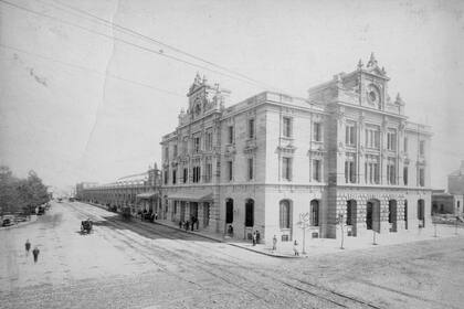 Estación Once de Septiembre, tomada desde Pueyrredón y Bartolomé Mitre.