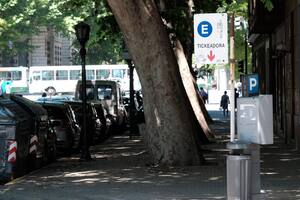 Estacionamiento en la ciudad: vuelven las multas y los parquímetros