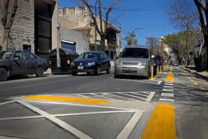 La zona para estacionar ya está preparada y algunos conductores la están utilizando en la calle César Díaz entre Bahía Blanca y Chivilcoy