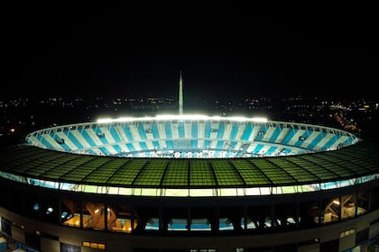 Una vista nocturna del Cilindro, que quiere ser sede de encuentros de la Selección