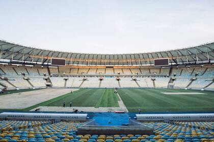 Estadio Maracana, Rio de Janeiro.
El reemplazo parcial del césped por uno nuevo comenzó el 24 de junio de 2021 lo que agrega buena densidad al consorcio formado por Ryegrass (pasto de invierno) y Bermuda Celebration. El proceso tomará 17 días y el mantenimiento de la calidad del césped sigue la prioridad de la administración.