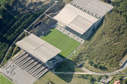 Estadio Municipal del SC Braga situado en medio de las montañas en Portugal