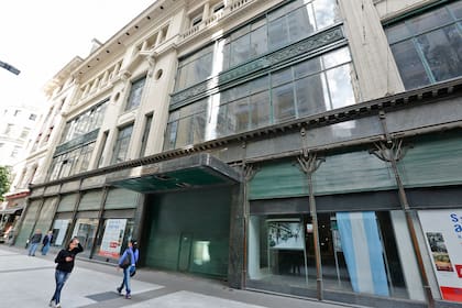 Estado del edificio Harrods que esta siendo restaurado en algunas partes