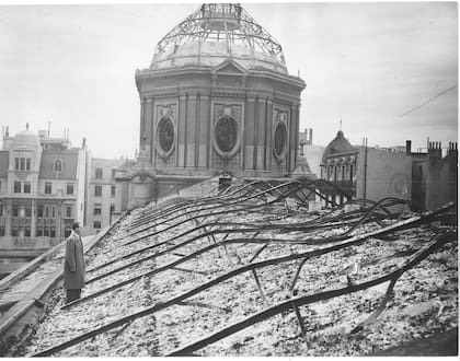 Estado en que quedó el techo de la Iglesia de San Francisco tras la queda de 1955.