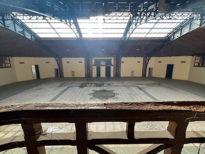 Estados actual del salón principal, donde antiguamente se remataban caballos