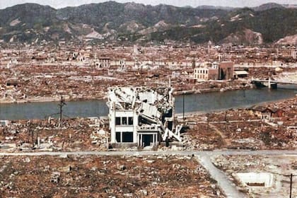 Estados Unidos desarrolló su programa nuclear en parte por miedo a los avances de los nazis en esta tecnología, pero acabó utilizándola contra Japón (Foto de Hiroshima tras la bomba atómica de 1945)