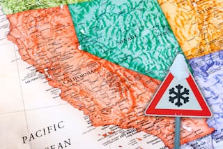 La tormenta que llega a California y que mantiene acumulaciones de nieve en las montañas