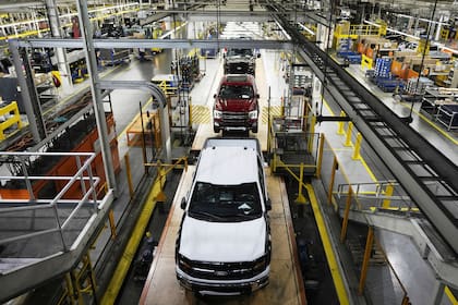 Estados Unidos se ha destacado históricamente tanto en el campo de la innovación como en la difusión de las nuevas tecnologías, desde la electricidad hasta los automóviles