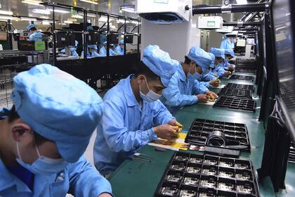 Estados Unidos siente como China se ha acercado tecnológicamente y por eso trata de bloquear el acceso de Pekín a sus diseños y productos.
