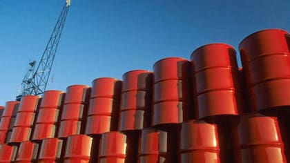 “El precio del futuro del crudo Brent escaló hasta los 75 dólares por barril", indicó el medio estadounidense.