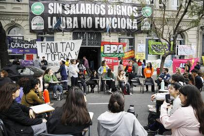 “Estamos acá para garantizar que las clases sigan existiendo. Esta toma es una herramienta para visibilizar un problema, no para interrumpir la educación”, enfatizan los estudiantes
