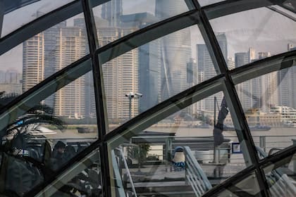 Están en todos lados: en el metro, en las galerías, en los baños públicos, en medio de los parques, en la punta de un espigón.