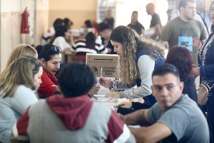 Están exceptuados los enfermos o imposibilitados por fuerza mayor, que les impida asistir al acto y que cuenten con certificado médico