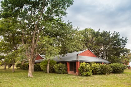 Estancia Iberá es una versión más accesible de la estancia de lujo Rincón del Socorro, con los mismos servicios