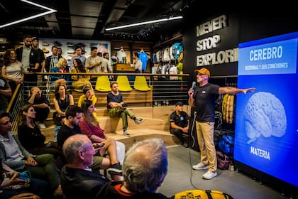 Estanislao Bachrach dio una charla con herramientas para mejorar el rendimiento en el deporte.