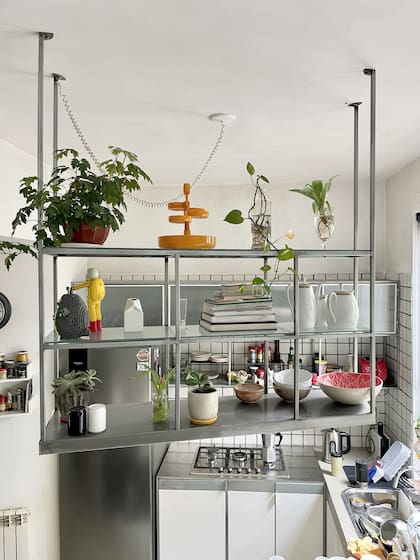 Estante flotante para cocina diseñado y ejecutado por Morsa Taller.