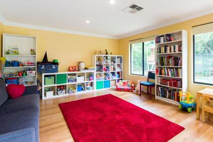 Estanterías solución, los canastos, cajones y baúles permiten mantener los juguetes en orden