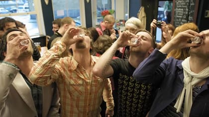 Estar curado en Chile es estar borracho. En Argentina y Uruguay se le dice mamado