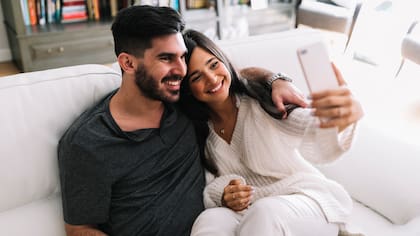 Estar mucho tiempo con alguien no siempre significa que el amor sigue intacto (Foto ilustrativa: Freepik)