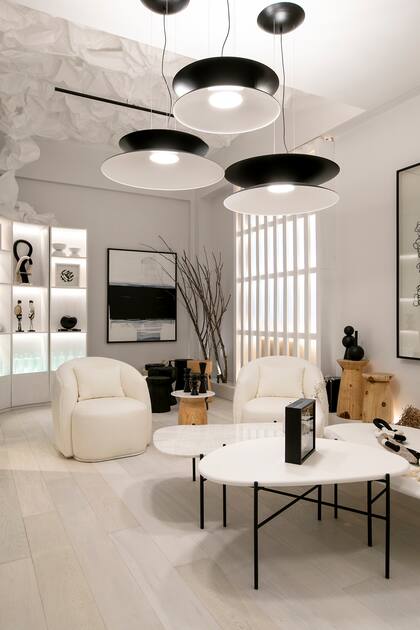 ESTAR, por el Estudio Arq. Diana Reisfeld. Idea de pureza conectada con la naturaleza, generado en blanco y combinado con algunos tonos negros