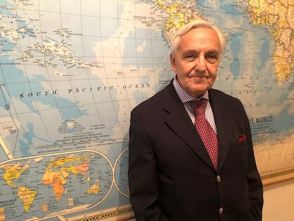 "Estar y existir: eso es hacer política. No es político aquel que queda fuera del juego político", dice Rosendo Fraga