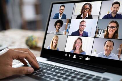 ¿Estaremos a puertas de una "nueva normalidad"? Gates cree que el 2022 consolidará dinámicas que se tomaron como medidas de emergencia desde 2020