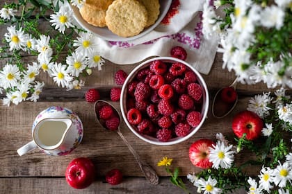 Estas frutas tienen un índice glucémico bajo, lo que significa que no causan aumentos rápidos en los niveles de azúcar en la sangre