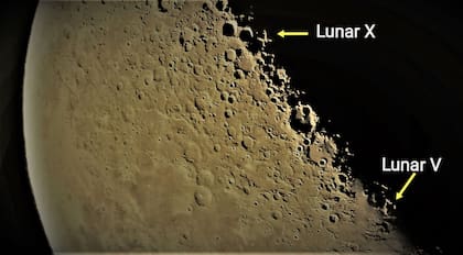 Estas letras transitorias son visibles en la superficie lunar durante aproximadamente cuatro horas, una vez al mes