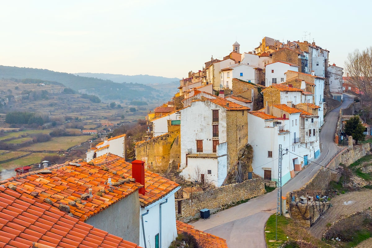Los siete pueblos más baratos y hermosos para comprar una propiedad en  España cerca de grandes ciudades - LA NACION
