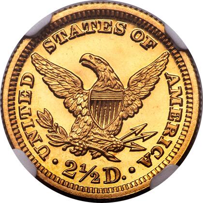 Estas piezas se distinguen por su acabado de alto contraste, combinando fondos espejo brillantes con relieves mate