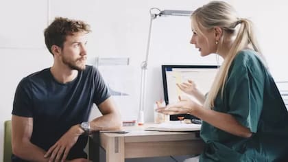 Estas protuberancias en la piel se desarrollan debido a un crecimiento irregular de las células de la piel, frecuentemente relacionados con el virus de papiloma humano (VPH)