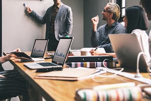 Estas son las carreras con alta proyección en el futuro, según ChatGPT