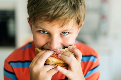 Estas son las cinco comidas tóxicas en la dieta de un niño