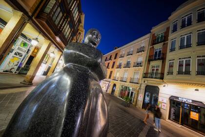 Estatua a la Mujer Palentina, ubicada en el centro de la ciudad de Palencia