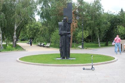 Estatua de Fyodor Dostoyevski, en Omsk