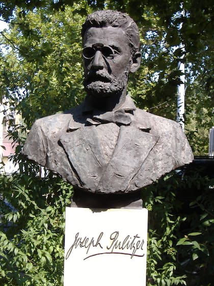 Estatua de Joseph Pulitzer en los Estados Unidos
