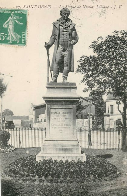 Estatua de Nicolas Leblanc