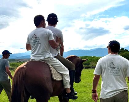 Este 1° de agosto se conmemora el Día Nacional de la Equinoterapia, una fecha que busca visibilizar el impacto transformador de esta terapia complementaria, que utiliza el caballo como facilitador en procesos físicos, emocionales, cognitivos y sociales