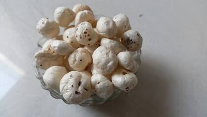 Este alimento saludable es extremadamente versátil y se puede tostar con un poco de ghee (manteca clarificada) o aceite de coco para obtener un snack crujiente