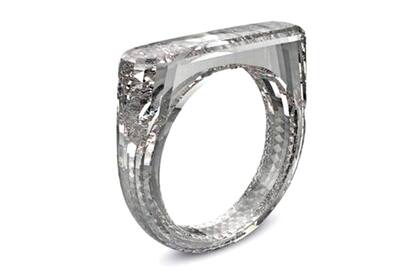 Este anillo 100% de diamante fue co-diseñado por Ive