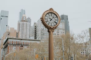 Este año, el horario de verano terminará el domingo 3 de noviembre de 2024; a las 2.00 horas (hora local), los relojes deben retrasarse una hora