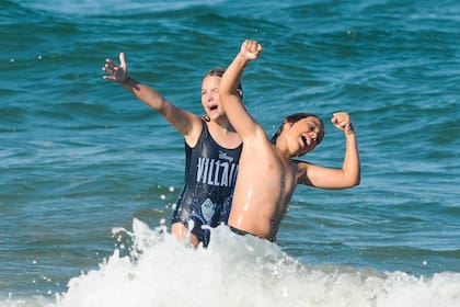Este año, Isabella y Paul terminaron el ciclo primario en el Liceo Francés y su madre los felicitó públicamente. "¡Qué emoción, qué alegría, qué orgullo siento por ustedes hijitxs🤍 La vida puede ser bella solo hay que saber esperar", escribió en las redes.